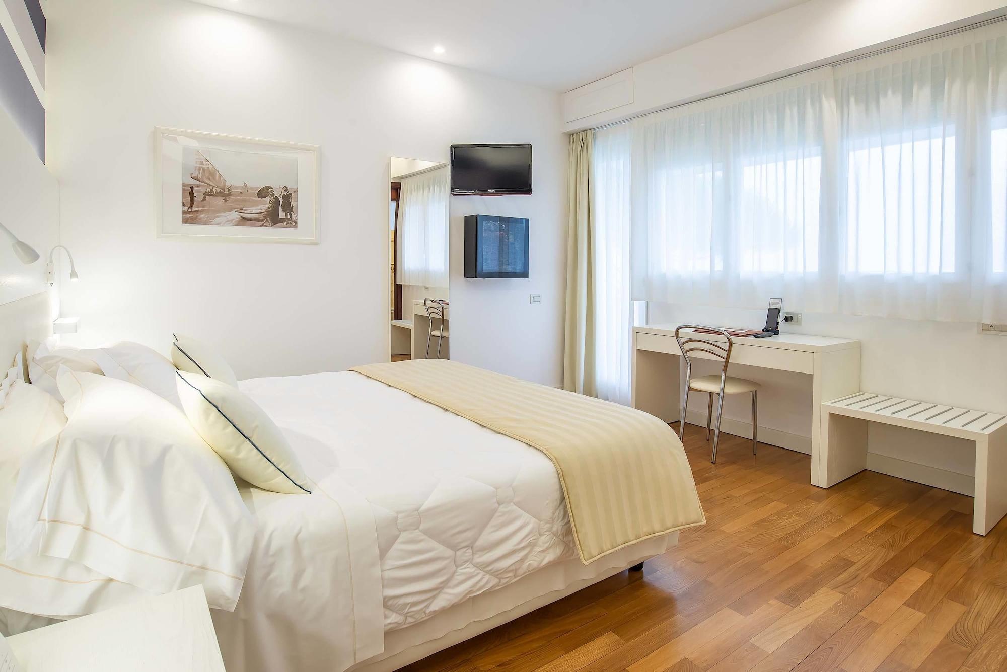 Versilia Palace Hotel Marina di Pietrasanta Exterior photo