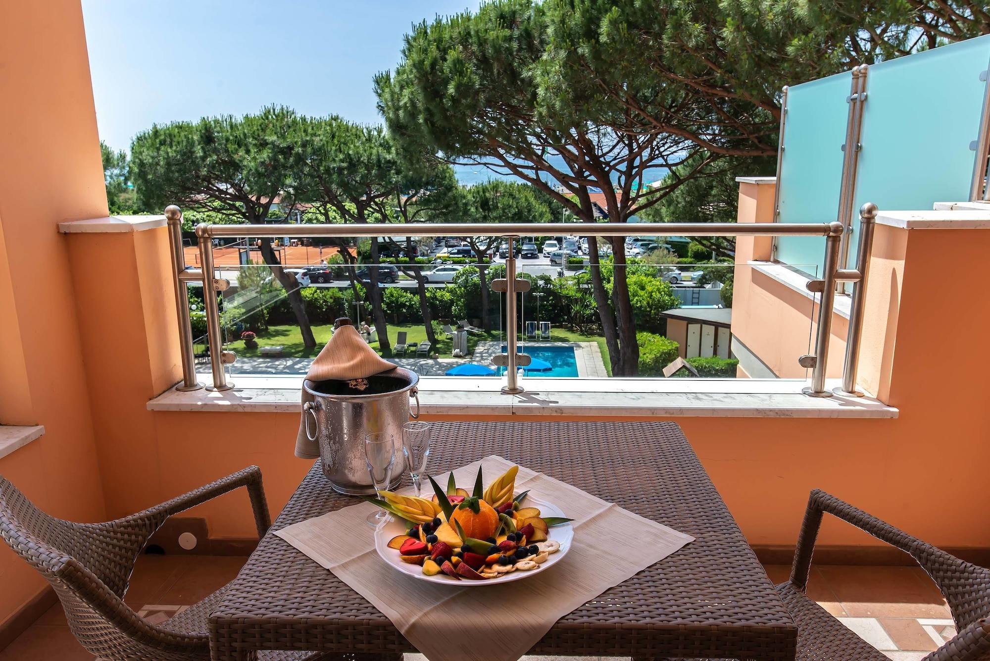 Versilia Palace Hotel Marina di Pietrasanta Exterior photo