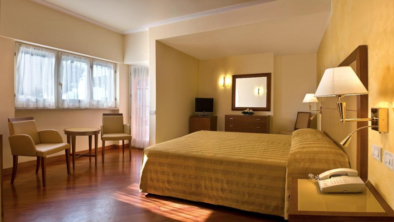 Versilia Palace Hotel Marina di Pietrasanta Exterior photo
