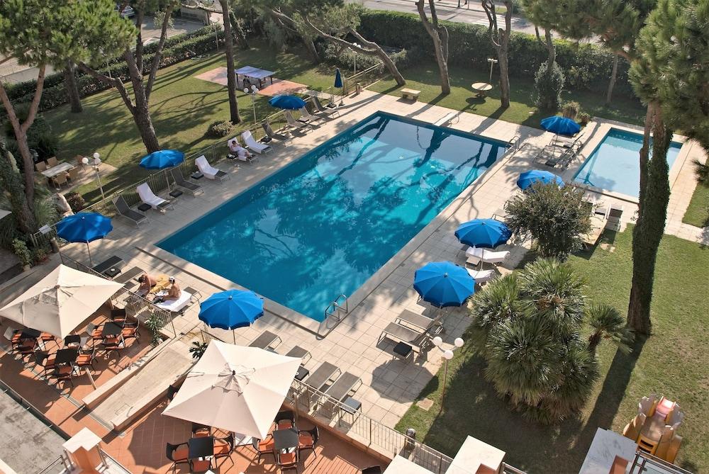 Versilia Palace Hotel Marina di Pietrasanta Exterior photo