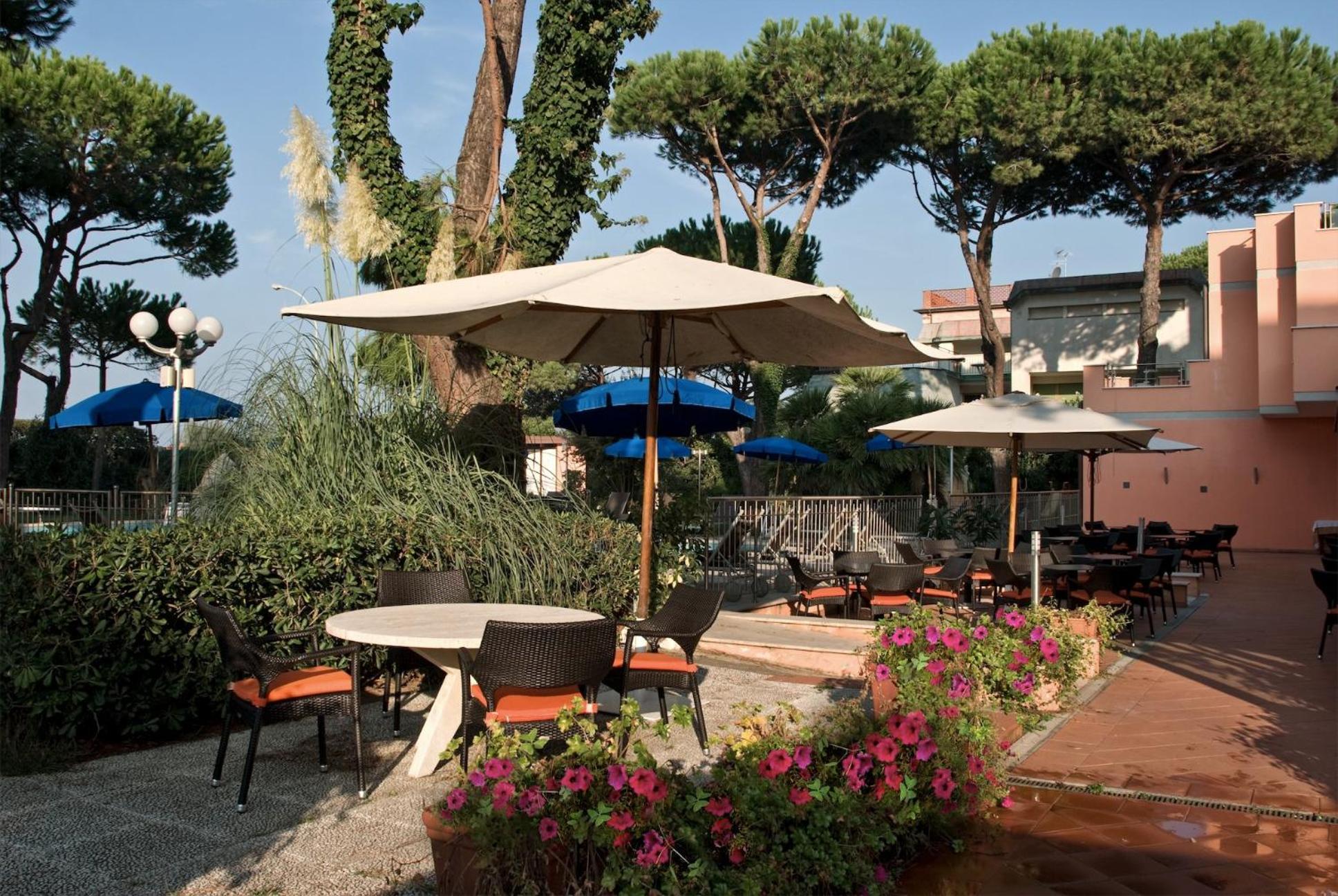 Versilia Palace Hotel Marina di Pietrasanta Exterior photo