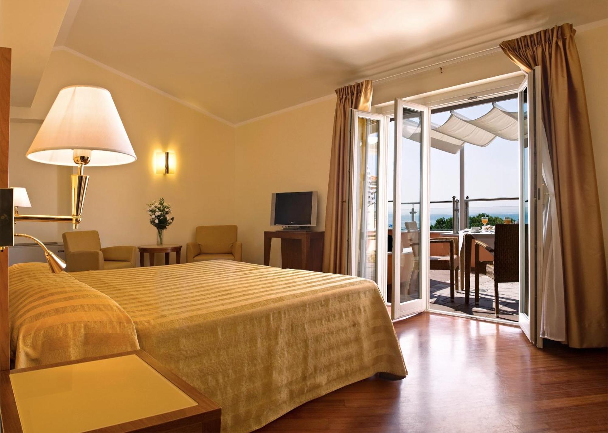 Versilia Palace Hotel Marina di Pietrasanta Exterior photo
