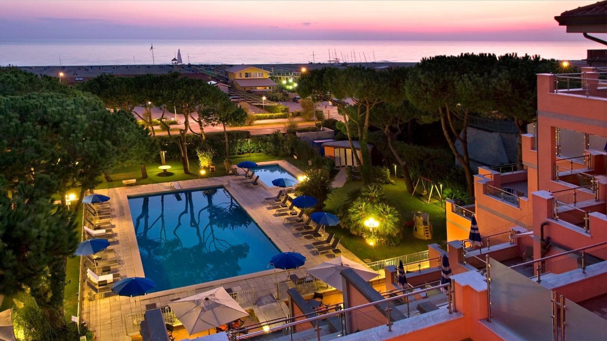 Versilia Palace Hotel Marina di Pietrasanta Exterior photo
