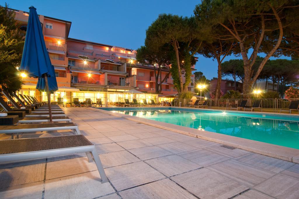Versilia Palace Hotel Marina di Pietrasanta Exterior photo