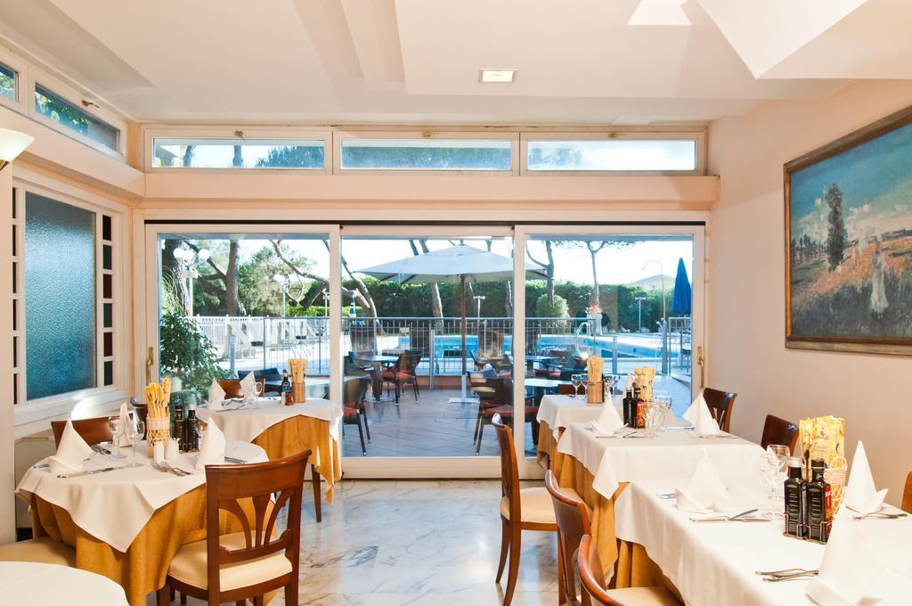 Versilia Palace Hotel Marina di Pietrasanta Exterior photo